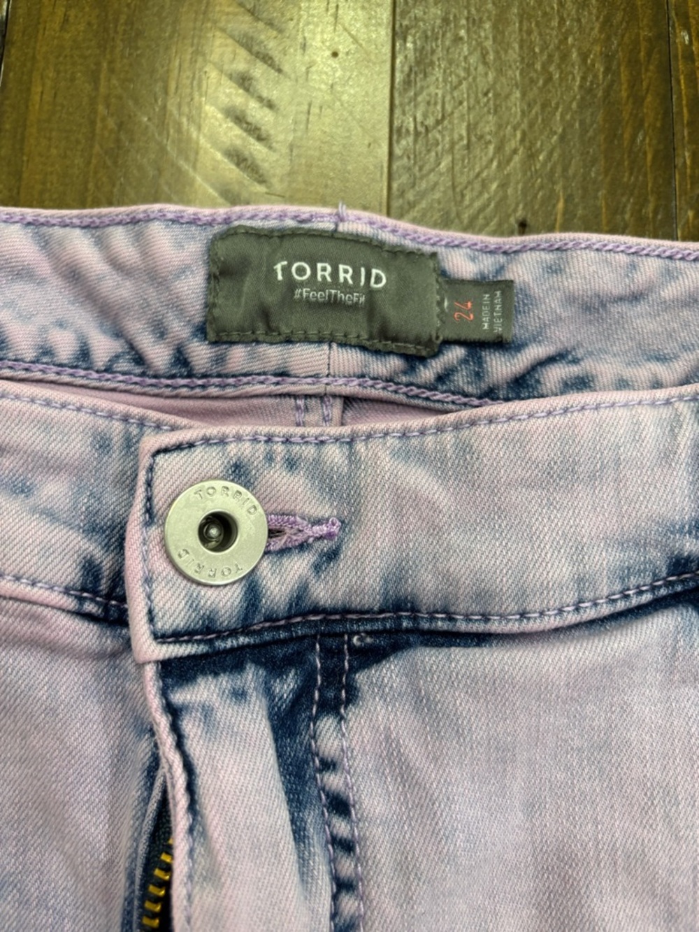 Torrid Pink Mineral Wash Denim Shorts Size 24 - Picture 2 of 3
